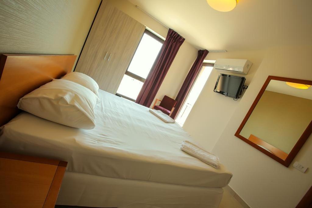 Hotel Cochet Năvodari Kültér fotó