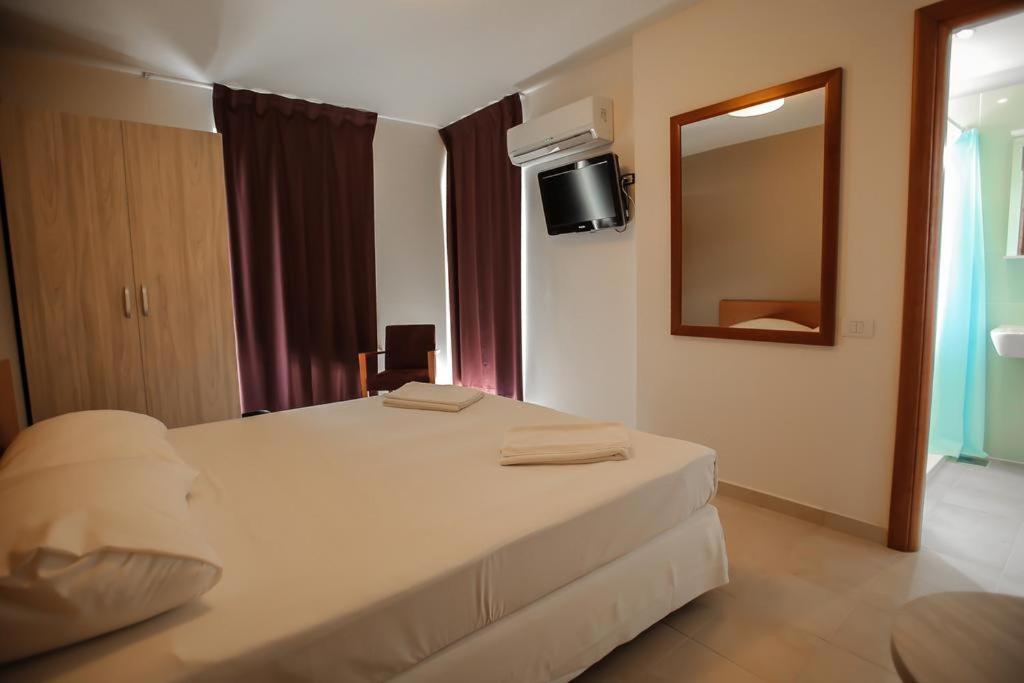 Hotel Cochet Năvodari Kültér fotó