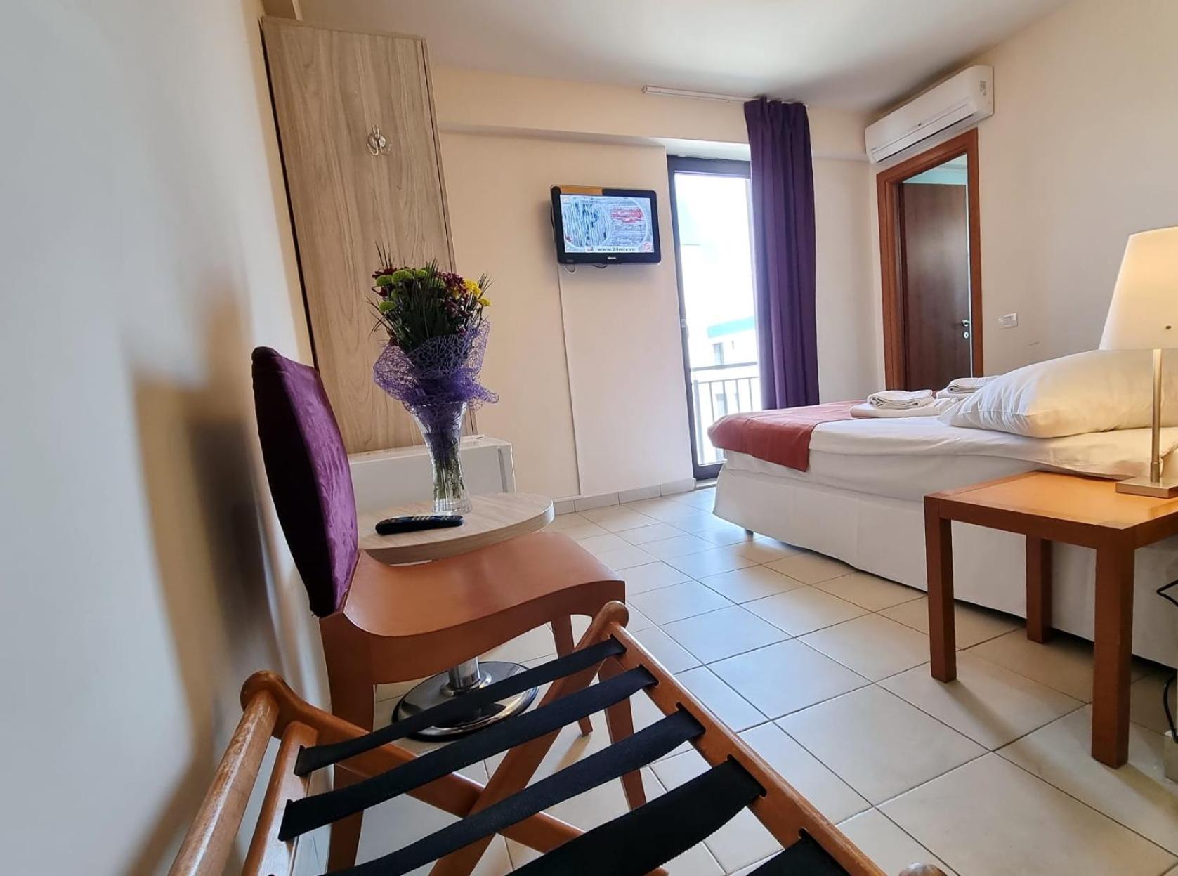 Hotel Cochet Năvodari Kültér fotó