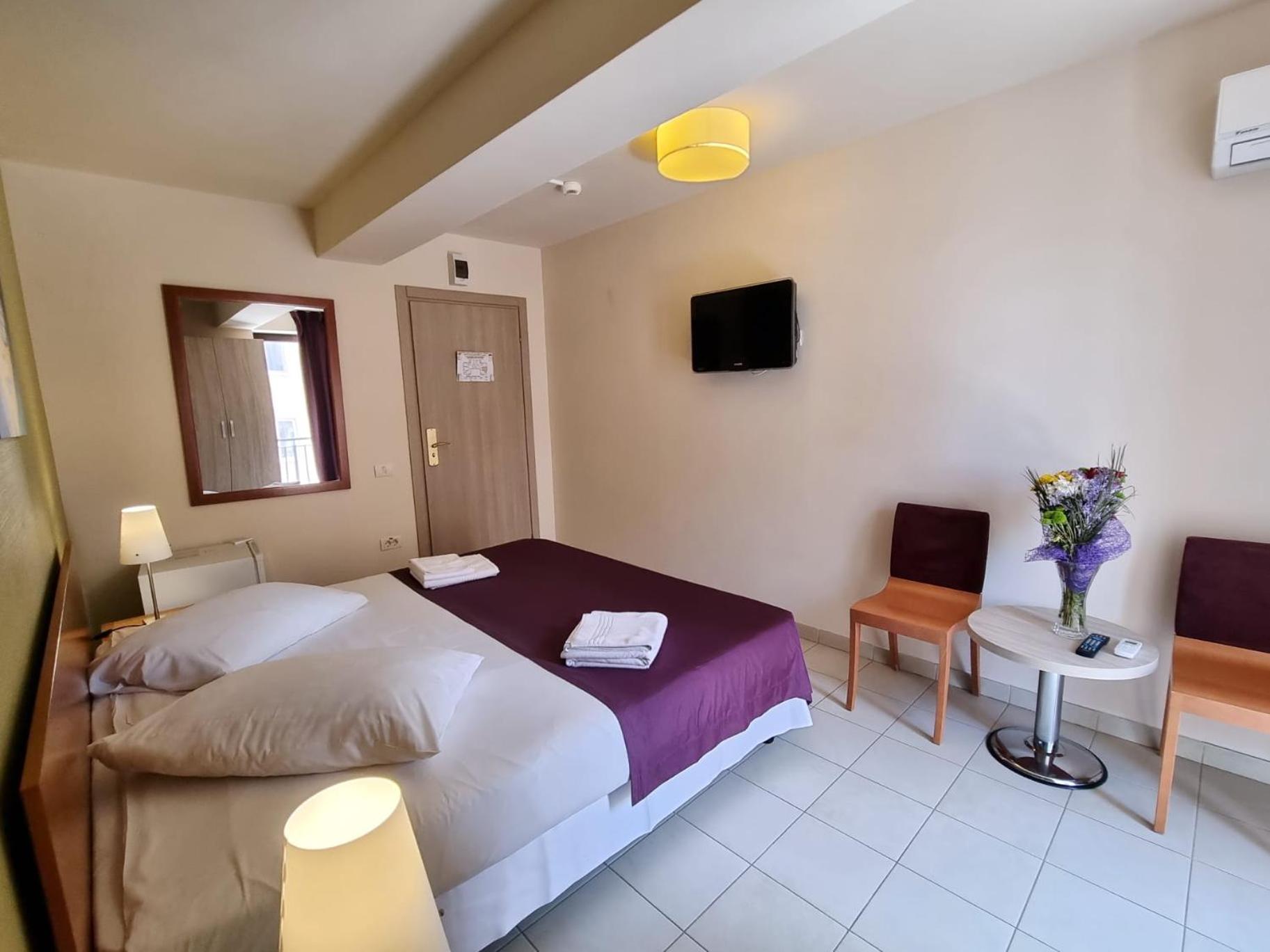 Hotel Cochet Năvodari Kültér fotó